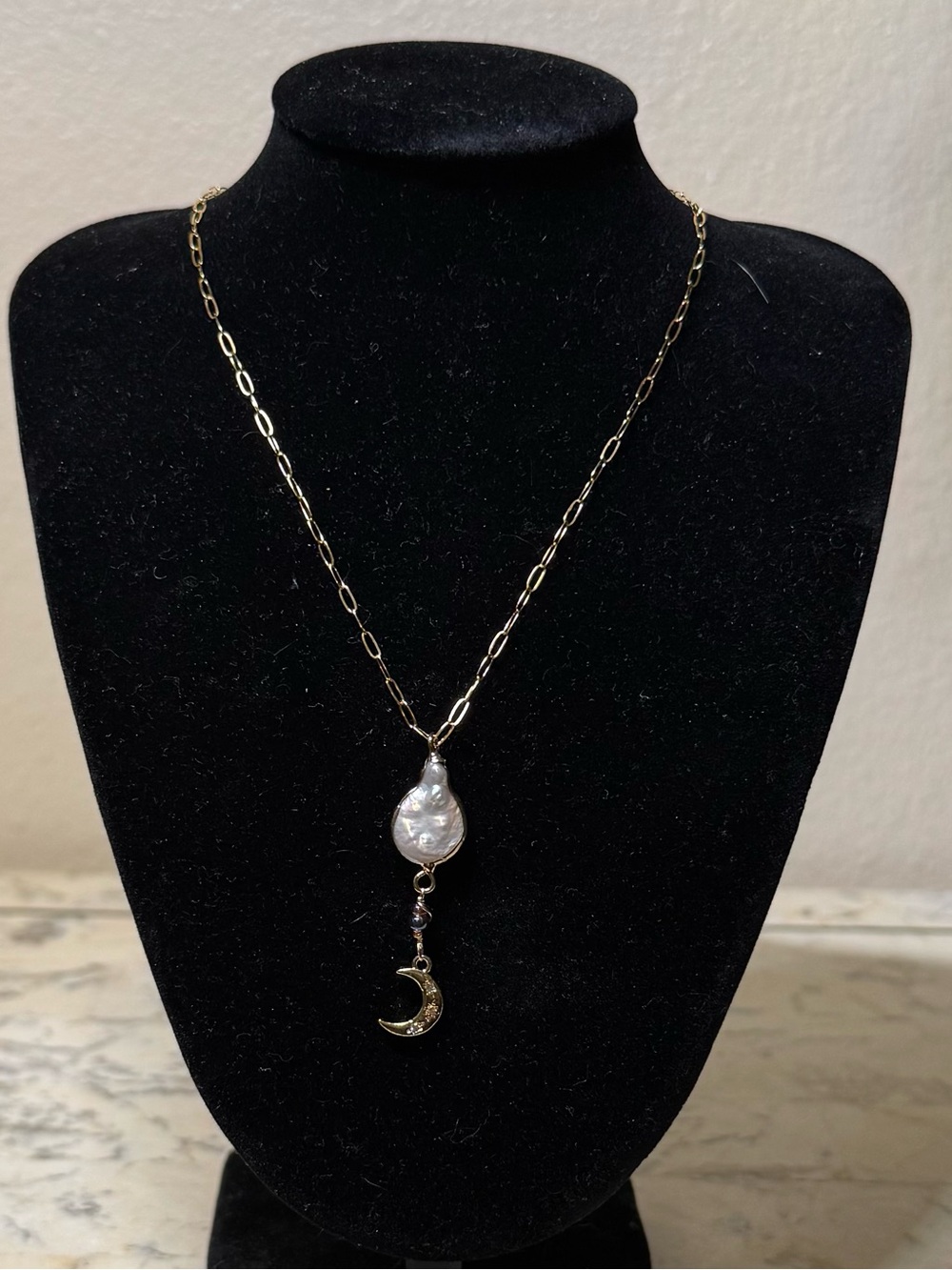 18KGold Moon 18k filled chain& Iridescent Pearl Drop Earrings! ‼️Handmade‼️ - Picture 8 of 12